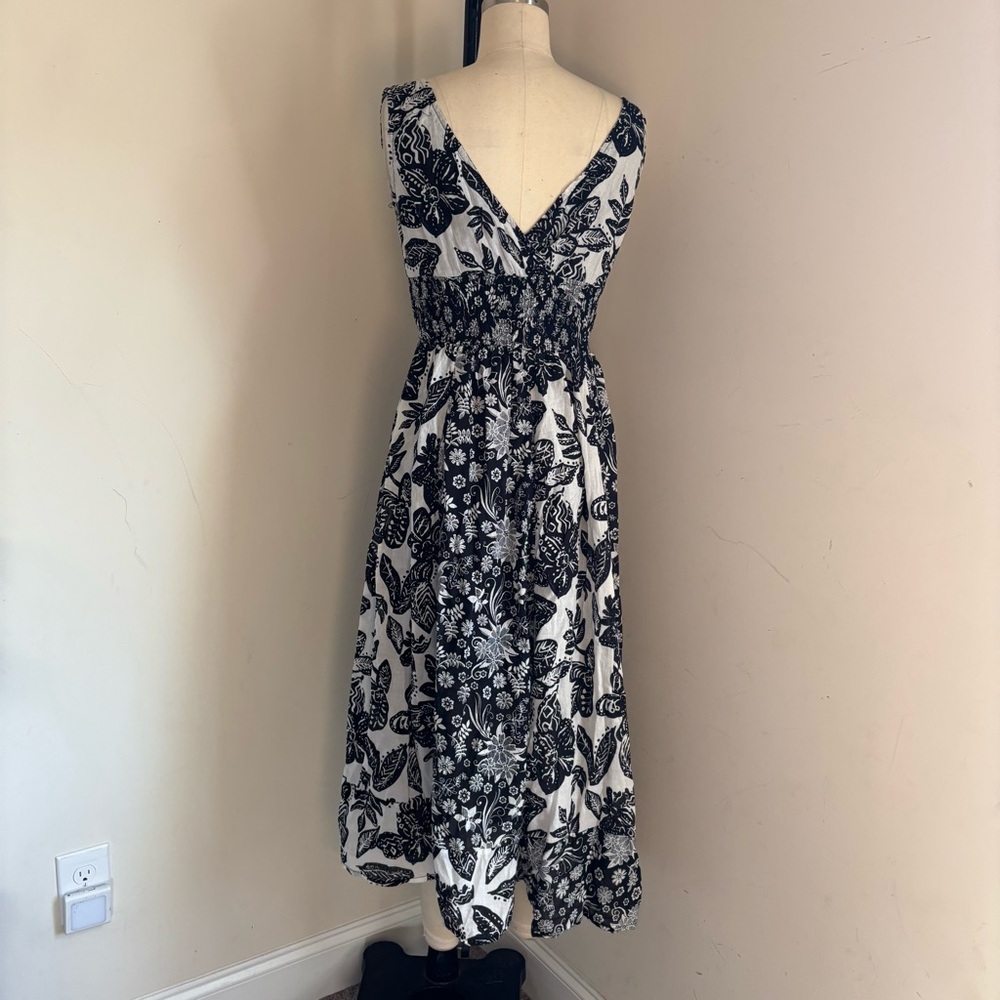 Black and white floral print midi dress with V-neck and elastic waist - Picture 4 of 5